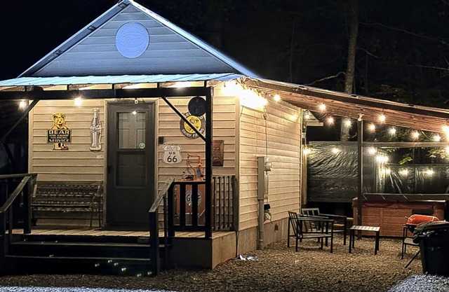 Private patio, secluded paradise, hot tub, peaceful cabin getaway