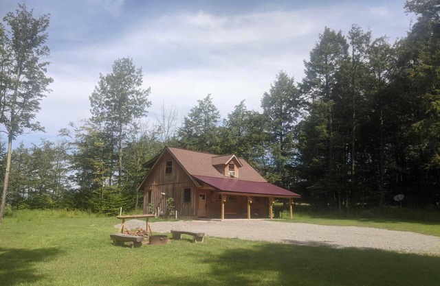 Private, Pet-Friendly, Cozy Cabin - handicap accessible!