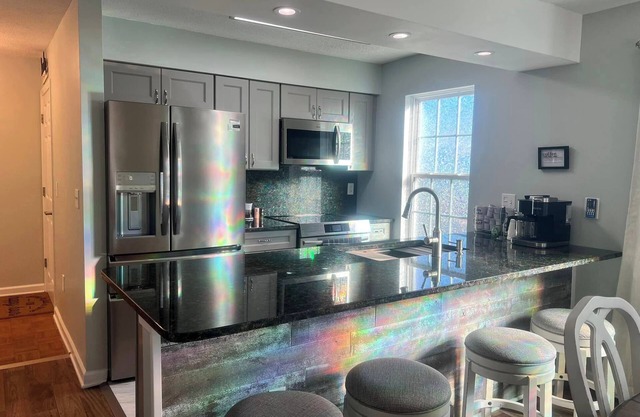 Private Pondside Condo off the 15th hole - pool access