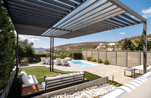 Private pool 2.5 x 4 m, relaxing holidays, family friendly, close to the beach