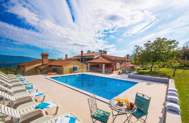 Private pool, family-friendly - reopened in 2019!