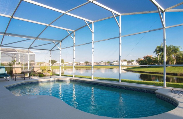 Private Pool house with private pool, near all famous attractions!