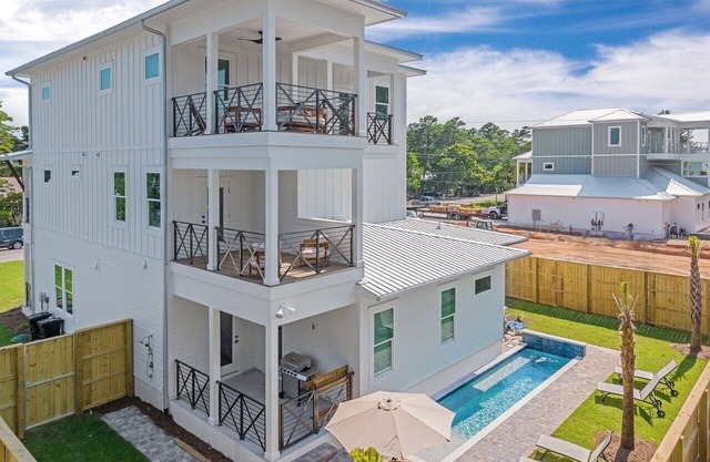 Private Pool, LSV, BRAND NEW! 4 Kings, Sleeps 20+! Walk to Beach in Blue