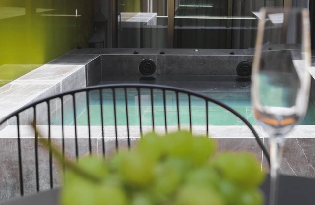 Private Pool Luxury with Hammam & Jacuzzi | Nikiou Suites