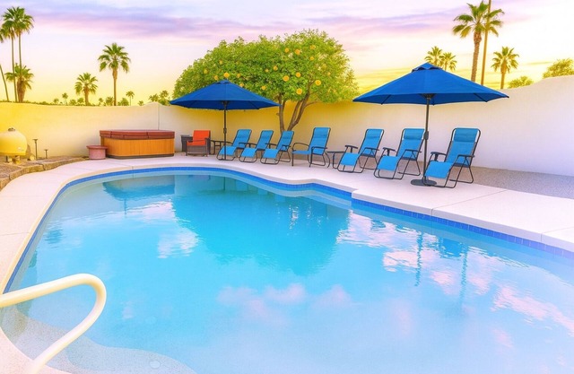 Private Pool! New King beds, Fast 5G Wifi, 75in TVs. Amazing Stayz!