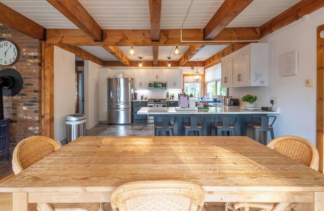 Private Pool & Screened Deck: Mashpee Home!