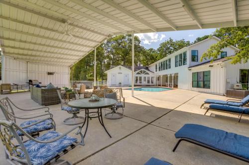 Private Pool Spacious and Secluded Magnolia Cottage