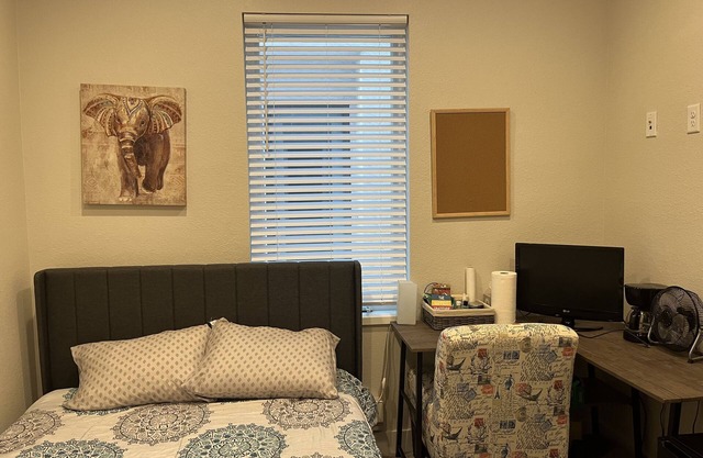 Private Quaint Cozy Room