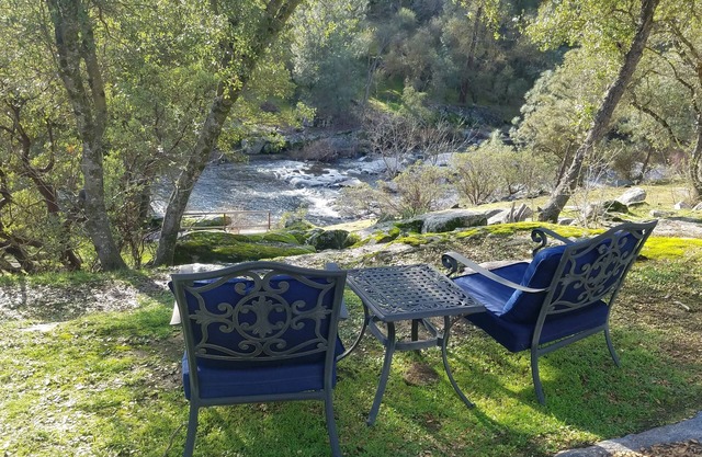Private Riverview Getaway /w Hot Tub