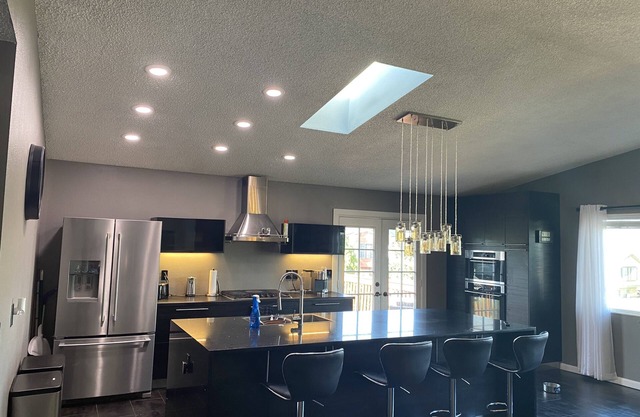 Private room in a luxurious shared home, close to Colorado Springs Airport