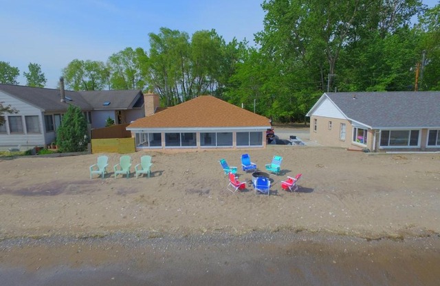 Private Sand Beach Cottage - Sleeps 10