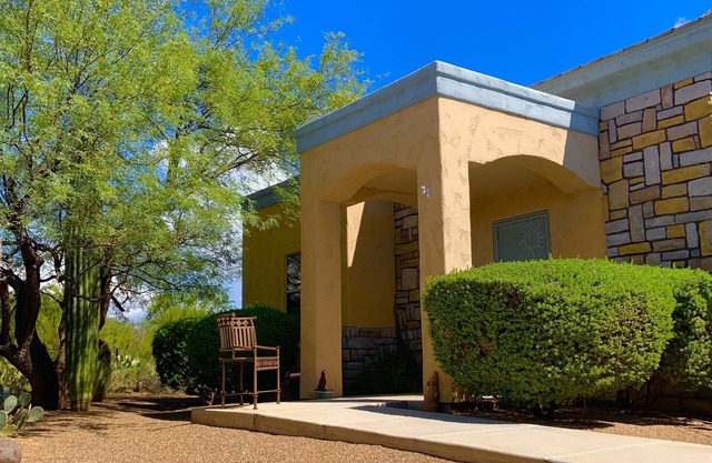 Private secluded Casita on 3 acre lot, in Oro Valley area
