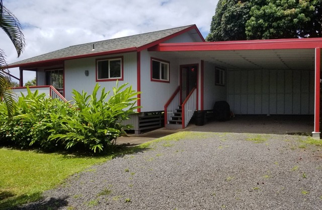 Private, Serene & Cute Cottage. Ocean Views & A/C. Near Hana Hwy.