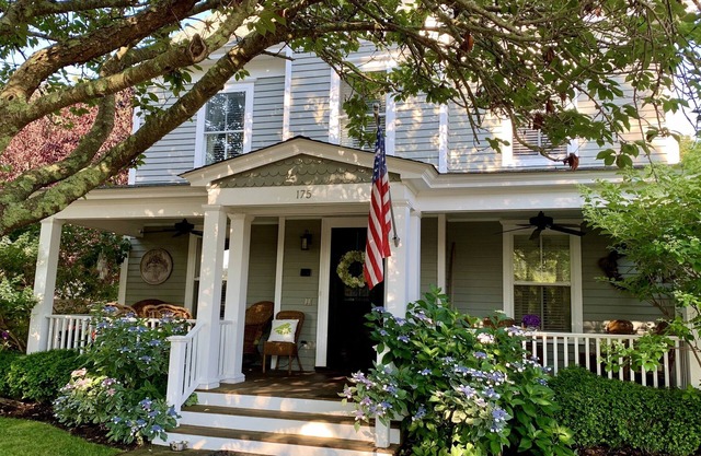 Private & Spacious Five Room Suite.Steps To Bay Beach and walk to Village.
