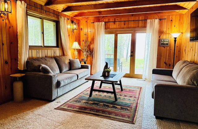 Private & Spacious Lake Superior Lakefront Cabin on Bark Point