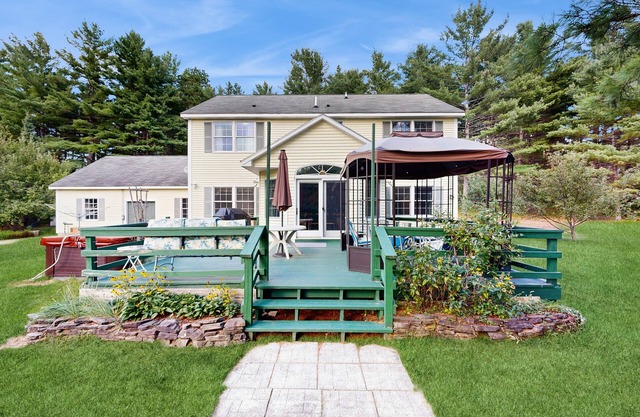 Private spacious mountain view w/beach rights, hot tub, spacious deck & firepit