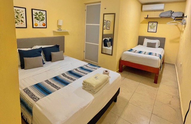 Private studio for 3 guests. A/C, Wi-Fi, TV, equipped kitchen. Steps from the beach.