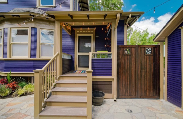 Private suite for 1–2 w/secret patio & gas firepit