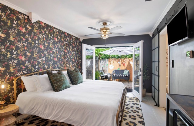 Private Suite & Patio. Minutes to Downtown & NAS Pensacola