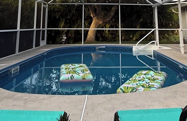 Private, Tropical, Treasure Coast Retreat close to Riverfront and to the beach!
