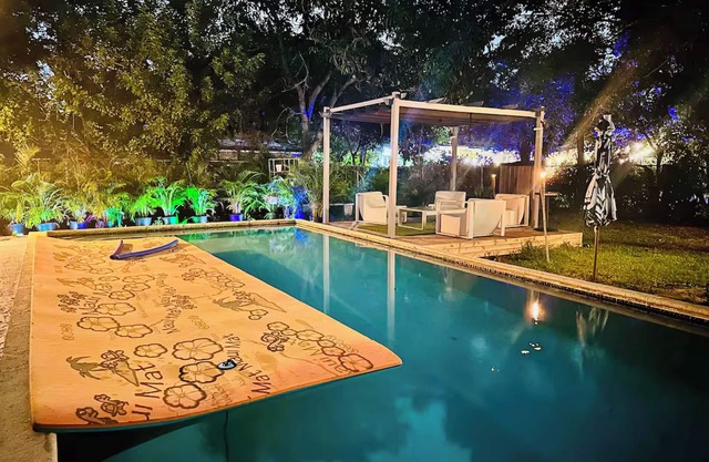 Private Tropical Villa w/Pool, Hammock & BBQ in Miami – 10 Min to Beach & Shops