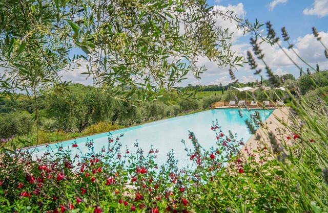 Private Villa with WIFI, private pool, A/C, sauna, hot tub, TV, veranda, close to Montepulciano