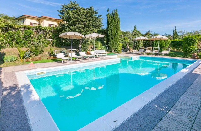 Private Villa with WIFI, A/C, private pool, TV, patio, pets allowed, panoramic view, parking