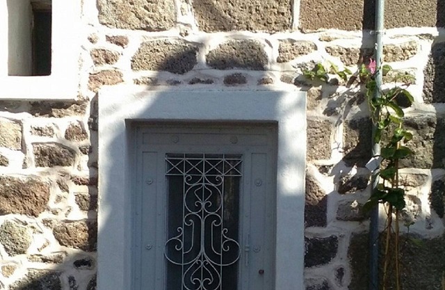 Private Villa est.1750!Spacious and very quiet, for families, groups, workshops.