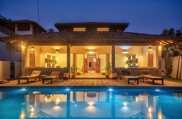 PRIVATE VILLA for 6 people with pool directly on the dream beach of Ambalangoda
