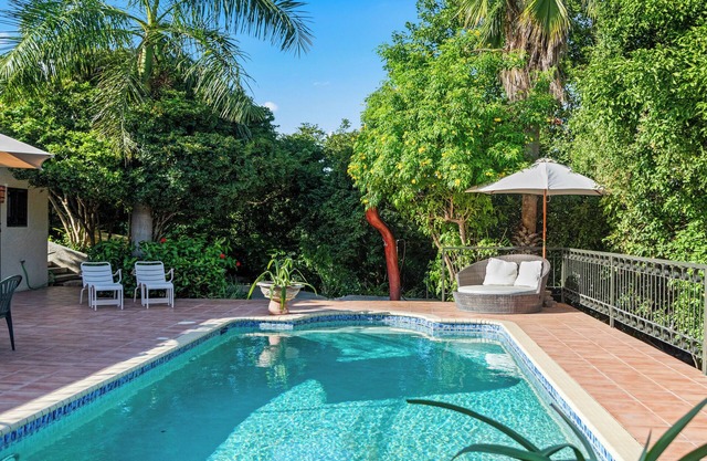 Private Villa on the first floor, large private pool, terrace with garden views!