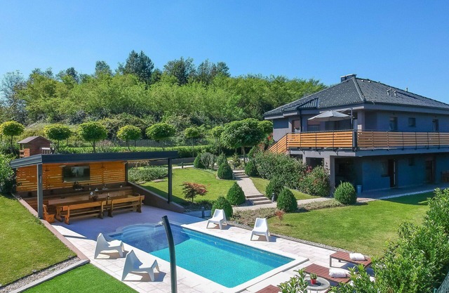 Private Villa with A/C, hot tub, WIFI, private pool, TV, terrace, pets allowed, panoramic view