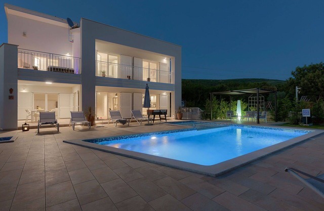 Private Villa with hot tub, WIFI, A/C, private pool, TV, terrace, pets allowed, panoramic view