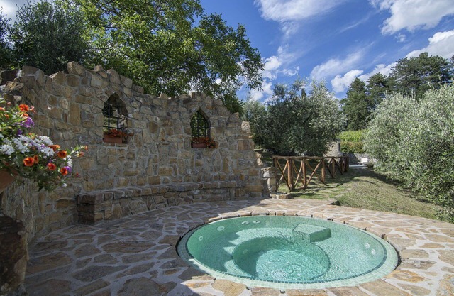 Private Villa with hot tub, sauna, private pool, WIFI, A/C, TV, patio, pets allowed, panoramic view