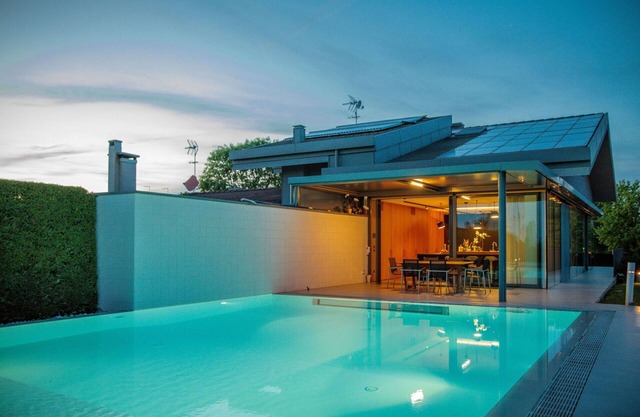 Private Villa with A/C, sauna, hot tub, private pool, WIFI, TV, patio, pets allowed, parking