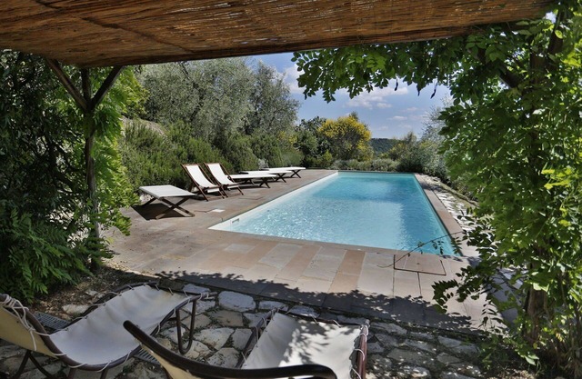 Private Villa with WIFI, private pool, TV, terrace, panoramic view, parking, close to Florence