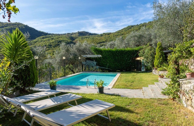 Private Villa with private pool, A/C, WIFI, TV, patio, pets allowed, panoramic view, parking