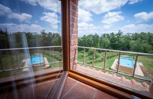 Private Villa with private pool, A/C, WIFI, TV, patio, panoramic view, close to Montepulciano