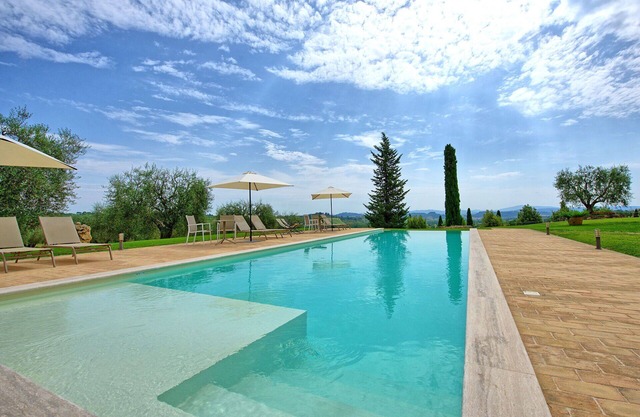 Private Villa with private pool, WIFI, sauna, A/C, TV, panoramic view, close to Montepulciano