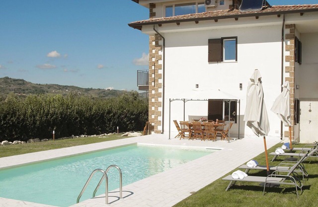 Private Villa with private pool, WIFI, A/C, TV, patio, pets allowed, panoramic view, parking