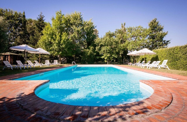 Private Villa with WIFI, A/C, private pool, hot tub, TV, patio, panoramic view, close to Cortona