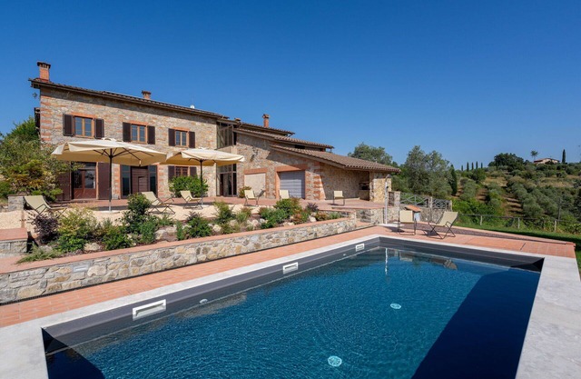 Private Villa with WIFI, A/C, private pool, TV, patio, pets allowed, panoramic view, parking