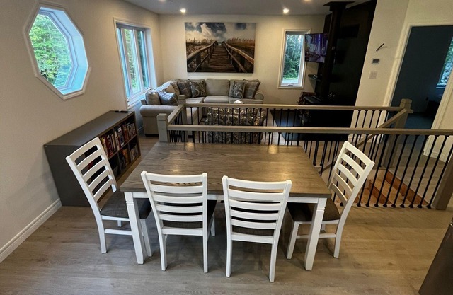 PRIVATE WATERFRONT GUESTHOUSE ON QUIET SANDY LAKE