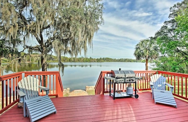 private Waterfront with pool table and hot tub