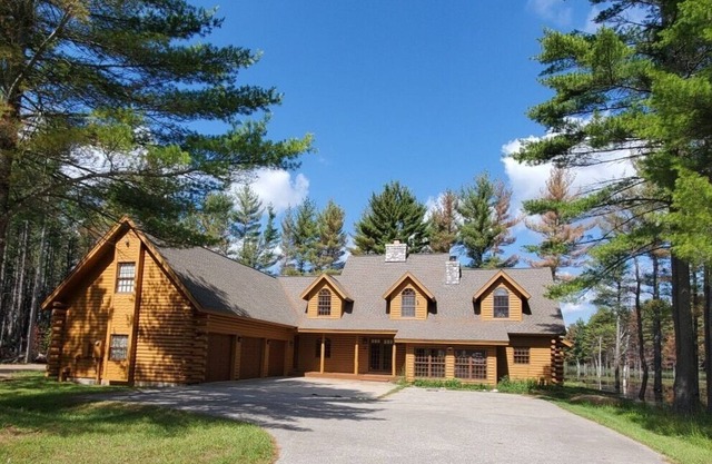 Private wooded lake front log cabin perfect for large groups