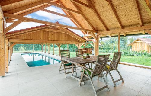 Privates Chalet Mit Pool