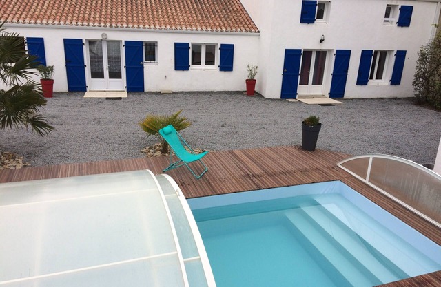 PROMO House 12 people with swimming pool, next to the beach-label 3 clévacances