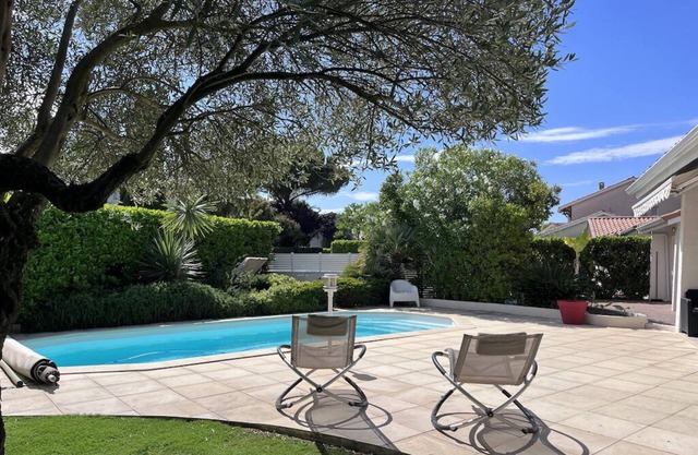 PROMO Villa with swimming pool domaine du Golf, between sea and town