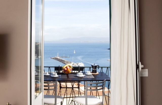 PROMOTION: Charming Beach House with Panoramic View