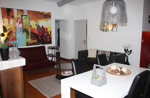 PROMOTION IN APRIL for this beautiful apartment downtown Pezenas near the beaches