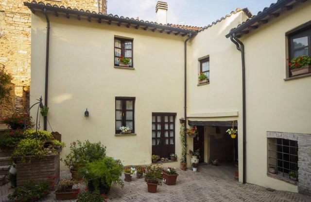PROMOTION-In one of the most beautiful and evocative villages in Italy Flora house